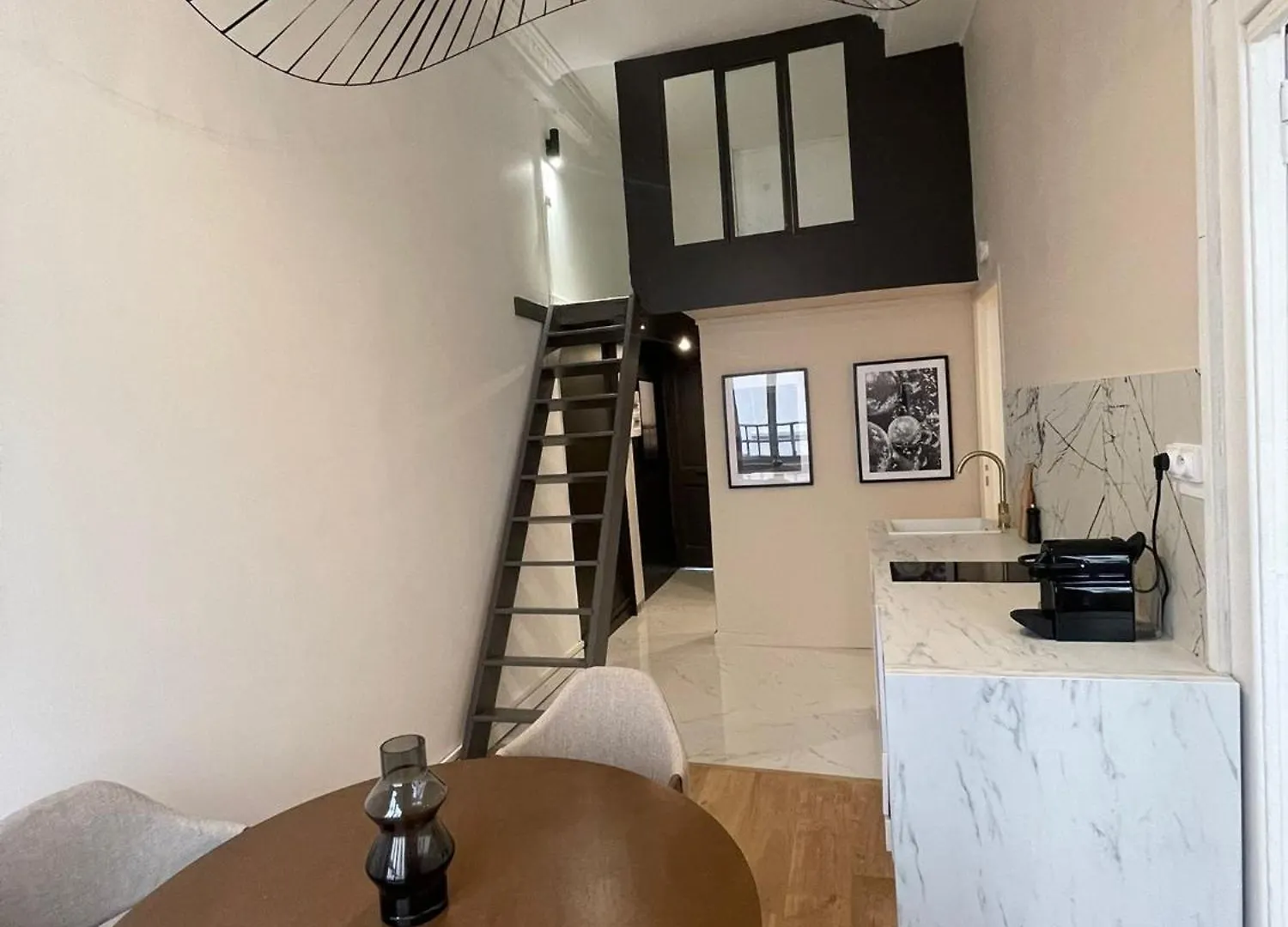 Apartment Suite Detroit Lyon France